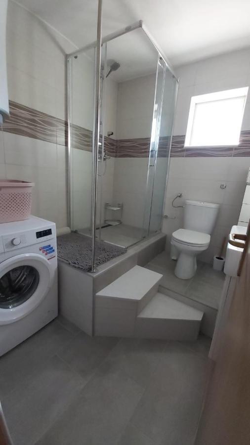 Luka Appartement Galovac  Buitenkant foto