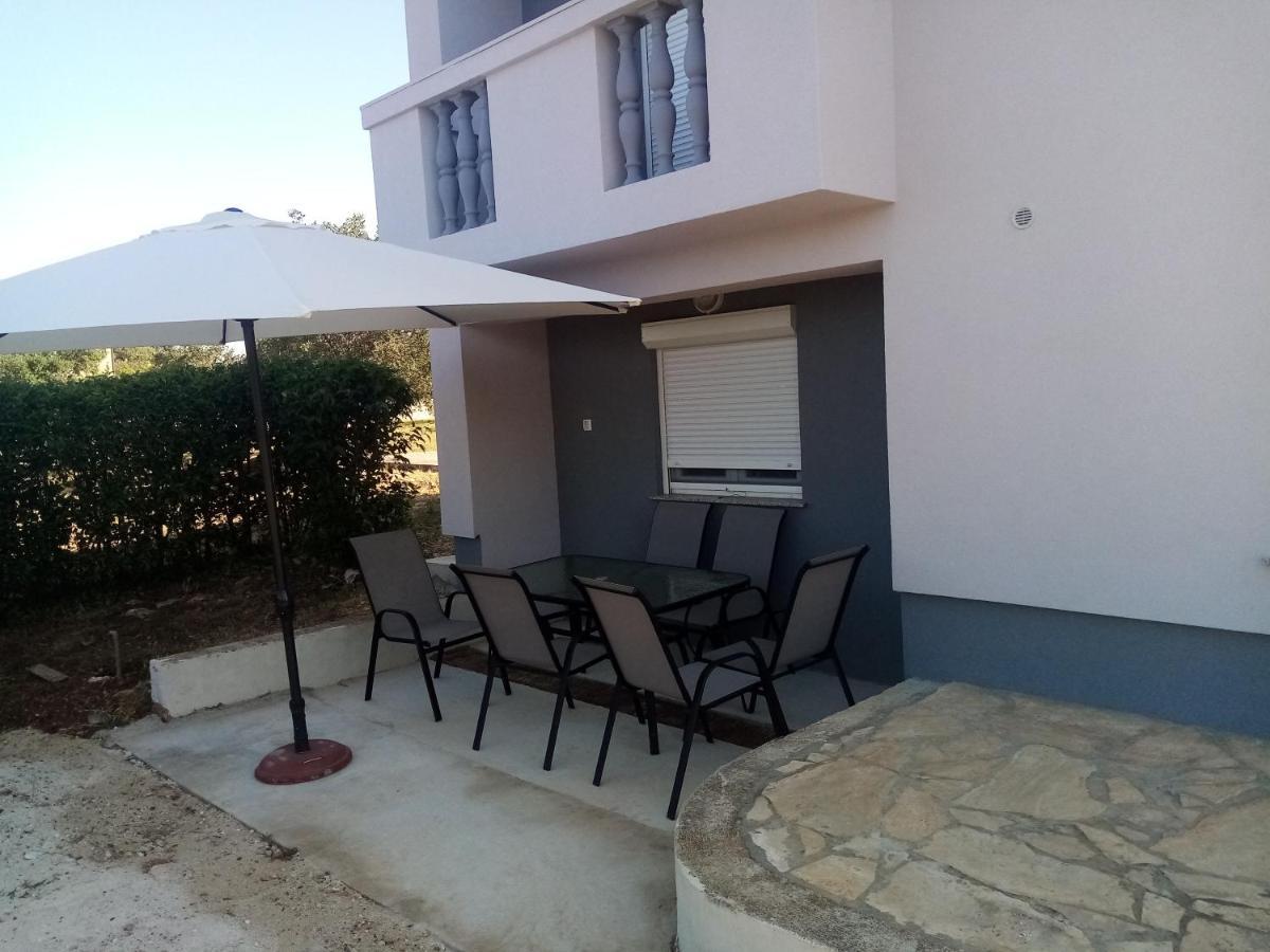 Luka Appartement Galovac  Buitenkant foto