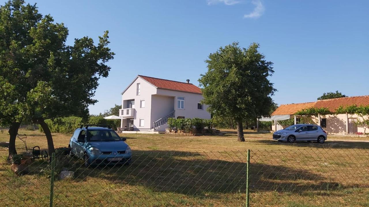Luka Appartement Galovac  Buitenkant foto