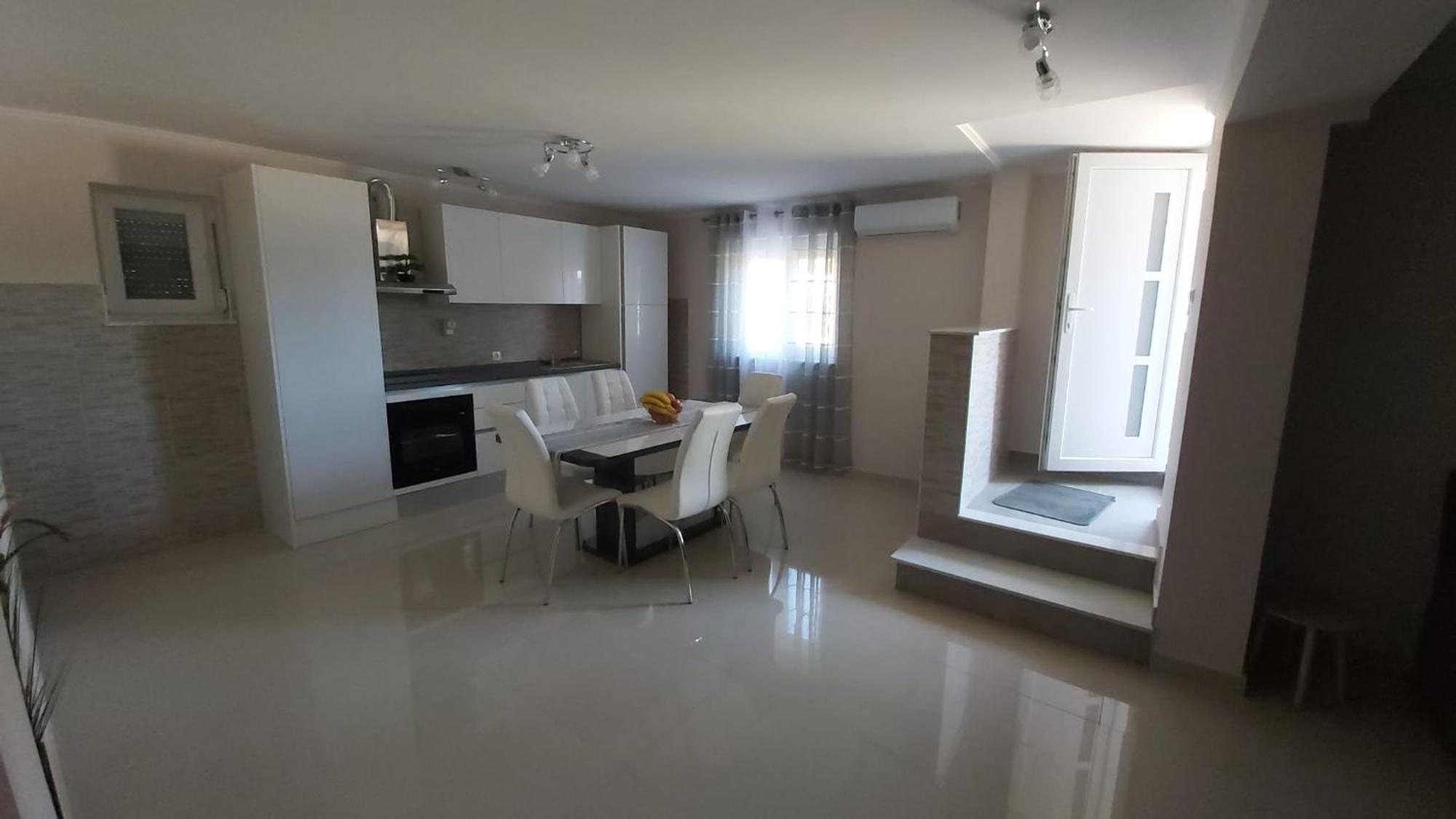 Luka Appartement Galovac  Buitenkant foto