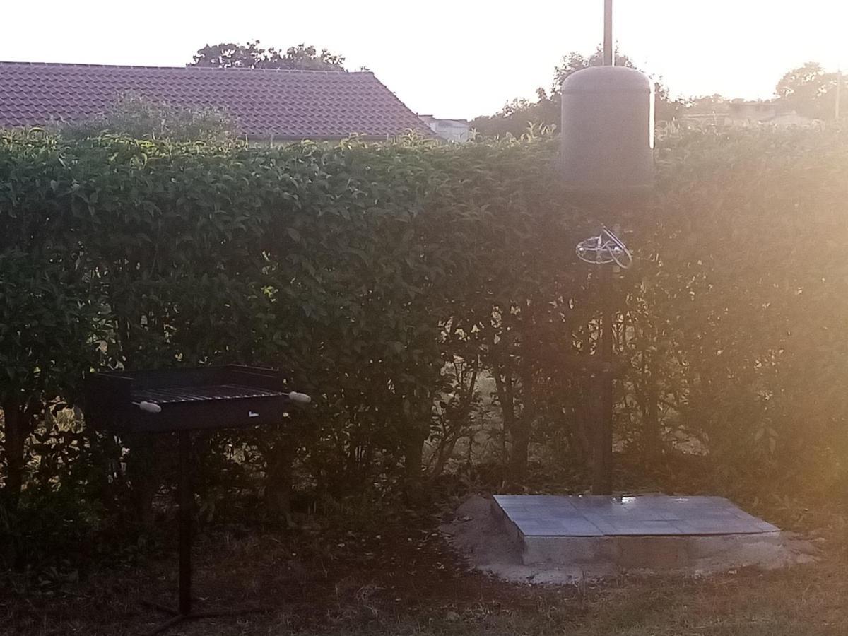 Luka Appartement Galovac  Buitenkant foto