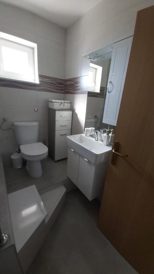 Luka Appartement Galovac  Buitenkant foto