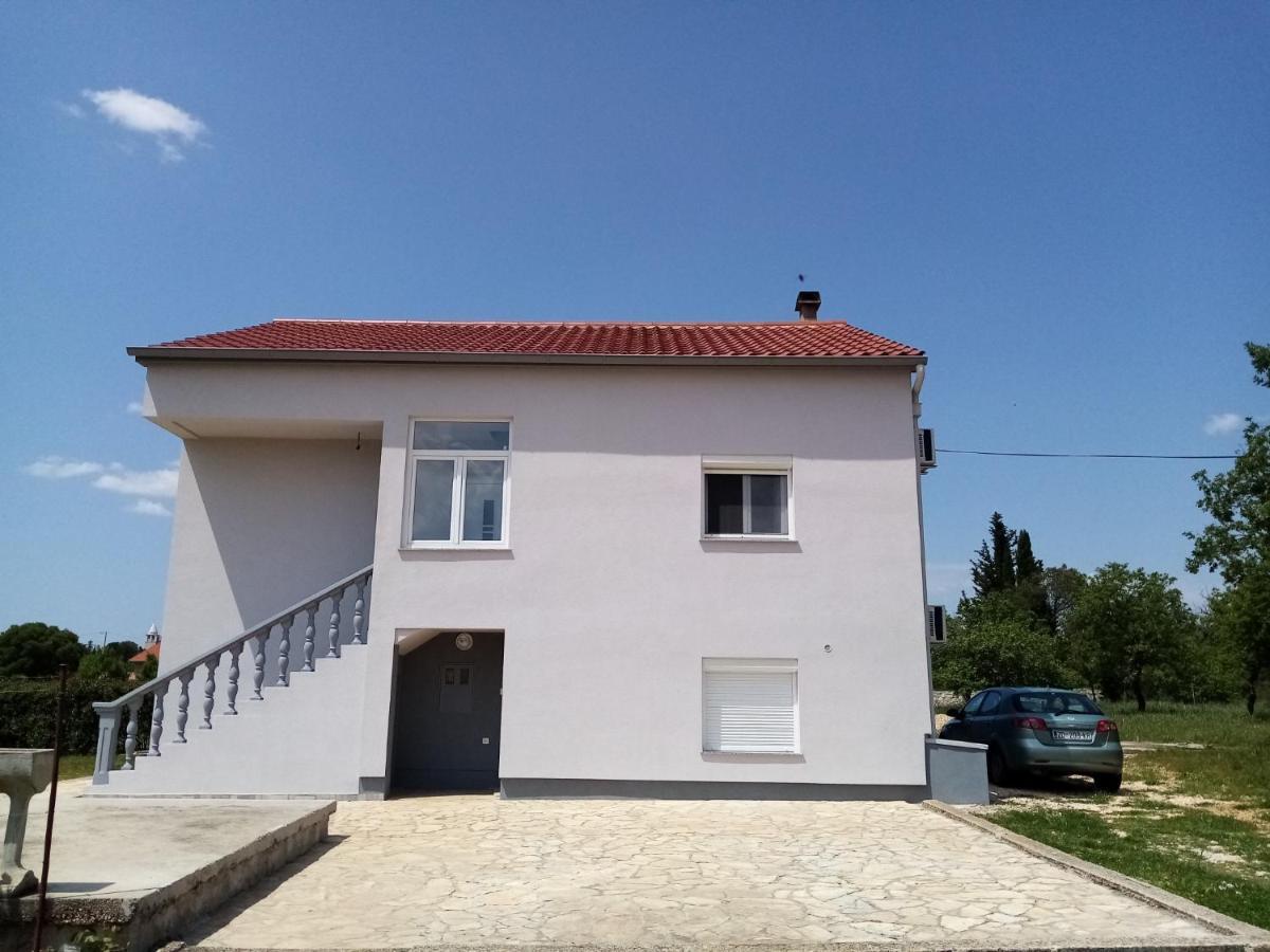 Luka Appartement Galovac  Buitenkant foto